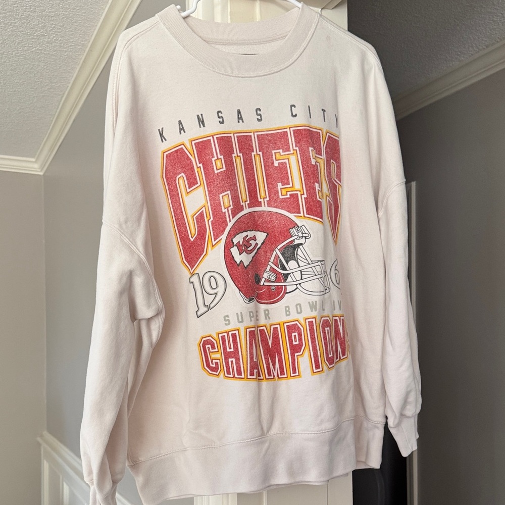 Abercrombie & Fitch White Kansas City Chiefs Sweatshirt